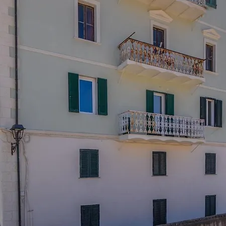 Casa Al Castello * ריו מרינה